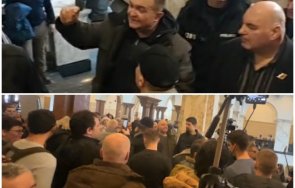 презобихме демокрацията орда лумпени влизат съдебната палата атакуват кабинета главния прокурор институциите мълчат