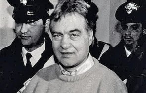 краят една мафиотска епоха почина историческият лидер клана коза ностра