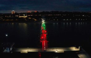 първите часове март мостът бургас светна цветовете трибагреника