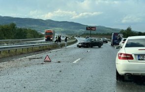 жена почина тежка катастрофа магистрала струма