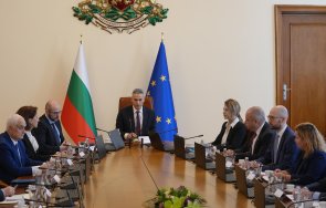 служебното правителство ппдб разпада грим стара реститутка