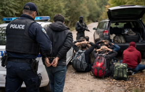 гърцката полиция задържа мигранти предполагаем трафикант турската граница