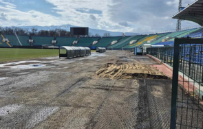 започна обновяването лекоатлетическата писта националния стадион