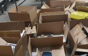 близо 000 контрабандни дрехи парфюми задържаха митничари кардам снимки