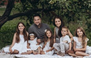 майка пет деца зов помощ смъртта бащата известен композитор семейството нуждае средства