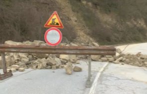 месец блокада свлачище трапезица спря движението основен път велико търново