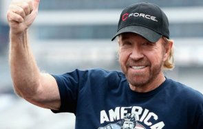 чък норис хоспитализиран хавай