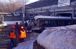 десетки ранени сред деца удар два трамвая москва снимки