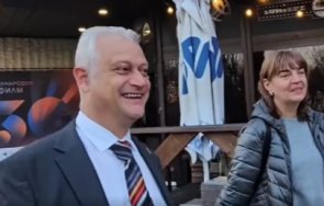 горещо питаха емил дечев пиянските снимки остави дъщеря сама апартамент етаж хубав пролетен ден видео