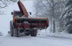 пролетен студ връхлетя чехия натрупа сняг