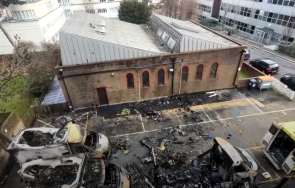 британската полиция арестува двама мъже палежа линейки лондон