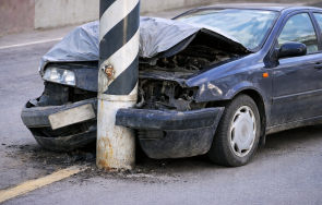 шофьор блъсна пешеходец бургас друг катастрофира уличен стълб