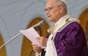 папата бог отхвърля молитвите лидери започват войни имат ръце изцапани кръв