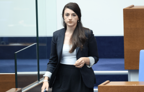 лена подиграва асенчо василев 