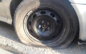 полицията откри мъжа нарязал гумите две коли руец