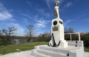 руши единственият паметник морячеството