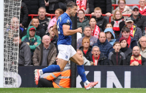 евертън способен обърка сметките ливърпул