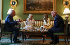 символиката визитата крал чарлз iii сащ пчели брошки послания