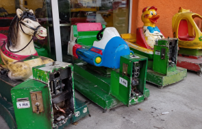 годишен повреди детски атракциони крадейки монетите тях