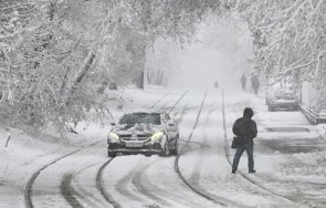 заради циклон балтика априлска снежна буря блокира москва