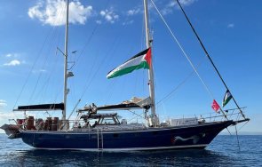 израел задържа флотилията хуманитарна помощ газа