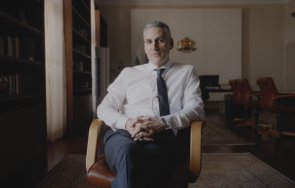 писателят веселин стаменов усмивката дигитално бръснене суетното затягане вратовръзката гюров скъпоплатен инфлуенсърски курс всички плащаме