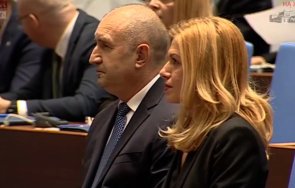 пик радев влезе сам пленарна зала депутатите аплодираха борисов видео снимки