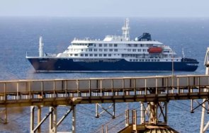 круизът смъртта двама умрелите кораба пътували месеци света