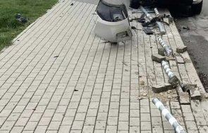 пиян джигит блъсна оградни колчета тротоара две липови дървета