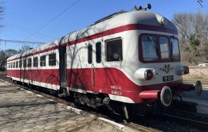 емблематична ретро мотриса вози пътници софия банкя