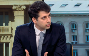 атанас пеканов обсъжда замразяване заплатите депутати министри