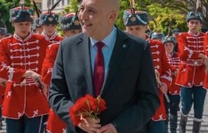 политическата саморазправа започна ерол мюмюн разделим комунистите реставратори докато върнат член първи мирясат