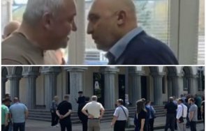 напрежението покачва голяма подкрепа ерол мюмюн активисти дпс събират спонтанен протест полицията снимки