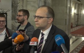 панаирът пълен реве партийната субсидия плаши радев протести