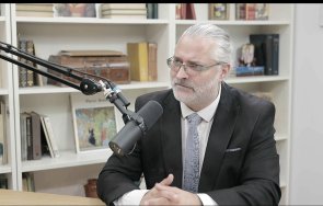 първият кандидат ректор представя програмата