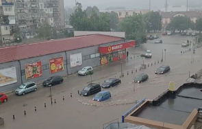 лом вода силна буря видео