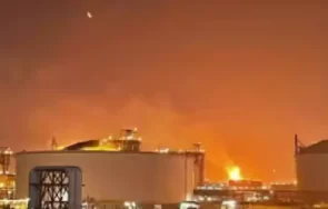 взрив газов завод катар ранени души издирват