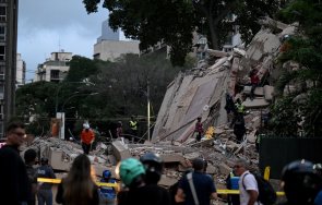 земята люлее земетресение венецуела загинали ранени срутени сгради снимки видео