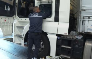 митничари откриха бойни пистолета камион капитан андреево пътувал нидерландия