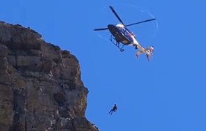 спасени хеликоптер катерачи бяха нападнати мечка планината