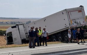 шокиращо тираджията причинил зверската катастрофа тракия два трупа карал пантофи снимки