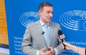 андрей ковачев пик страсбург северна македония учат младежите българите татари фашисти асимилатори окупатори видео