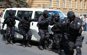 заловиха членове мексикански наркокартел чехия опит купят тежки оръжия