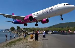 туристка пострада тежко повлечена самолетна струя гръцкия остров скиатос