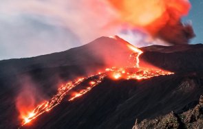 етна блокира хиляди туристи полетите сицилия сериозно нарушени видео