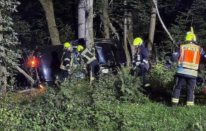 автомобил вряза зрители конни надбягвани ранени
