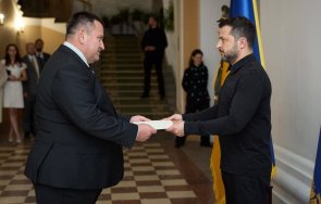 посланикът българия украйна златин кръстев връчи акредитивните писма президента зеленски снимки