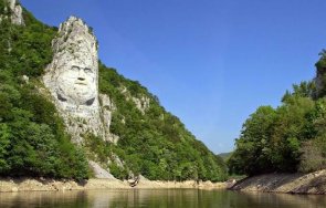 намира високата скална скулптура европа