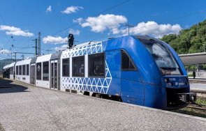 министър георги пеев представи първия електрически влак алстом