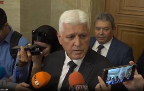 страсти парламента ивайло мирчев скри журналистите слуша военни министър случи видео
